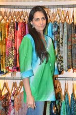 at Anjana Khutalia paints designer Pria Kataria Puri in Satya Paul Store on 16th Feb 2012 (57).JPG